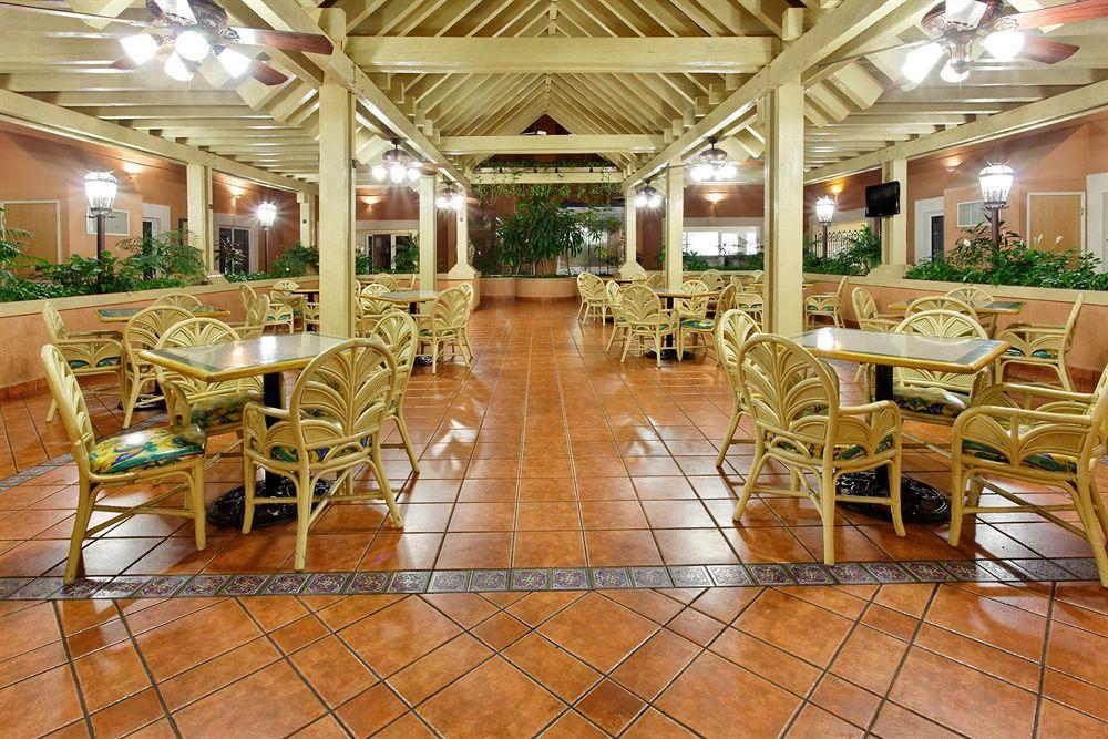 Istay Hotel Ciudad Victoria Restoran gambar